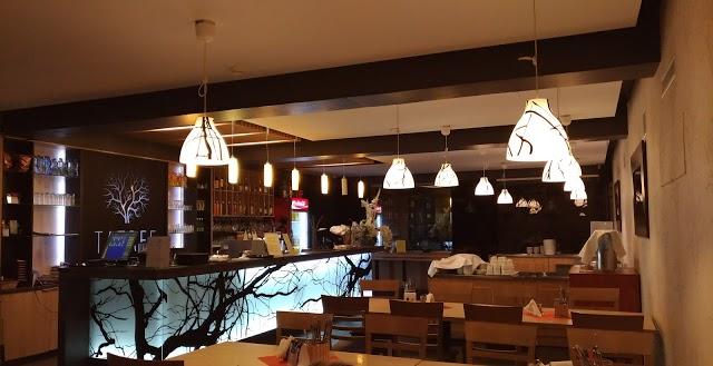 TATREE bar & restaurant